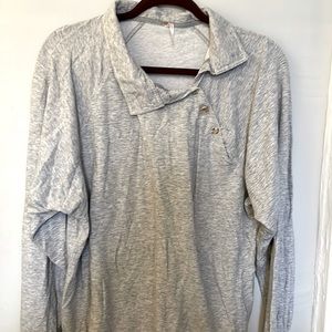 FREE PEOPLE SWEATSHIRT.